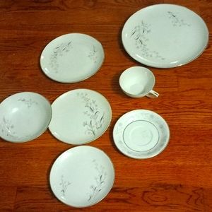 Vntg Cynthia by Ark Crest 7 pieces fine china